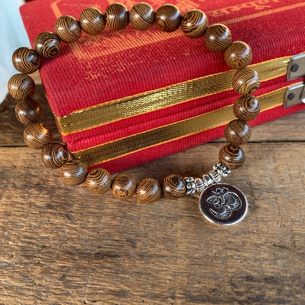 ✨BOHO SANDALWOOD BRACELET W/LOTUS CHARM 8mm✨